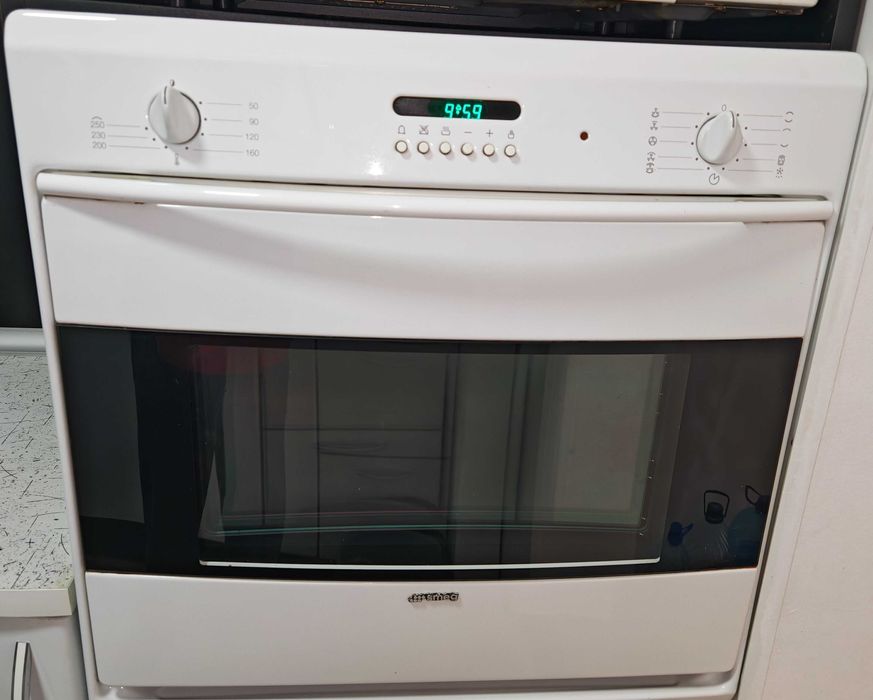 Продам Электрический Духовой Шкаф SMEG БУ.