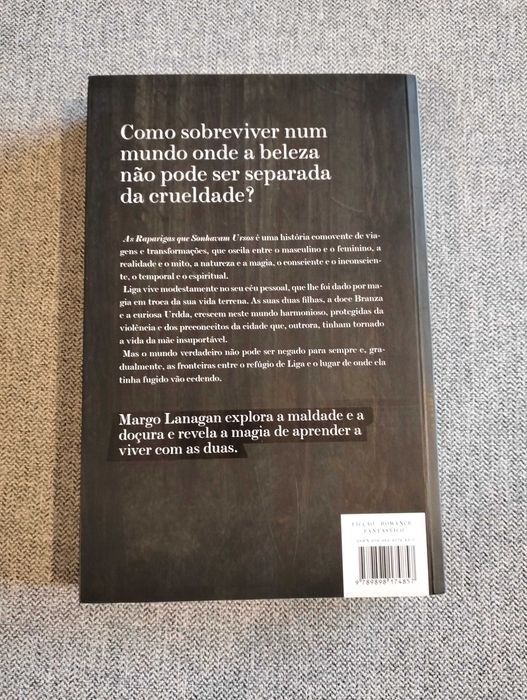 Livro "As raparigas que sonhavam ursos" de Margo Lanagan