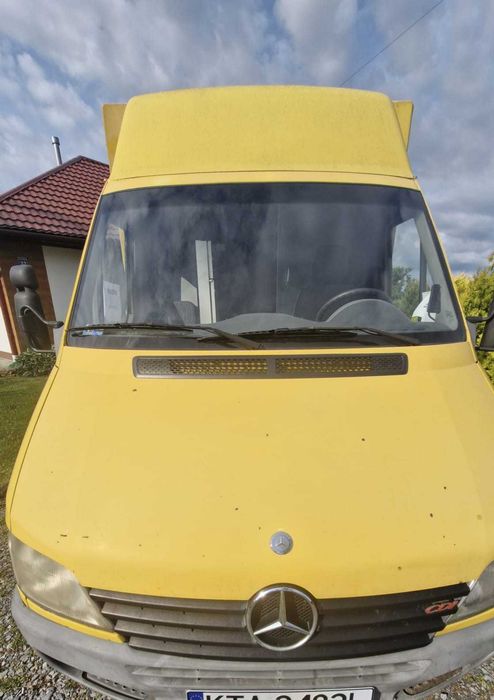 Sprzedam Mercedes-Benz poczta przystosowany do handlu obwźnego, lub zaopatrzenia półki lodówka