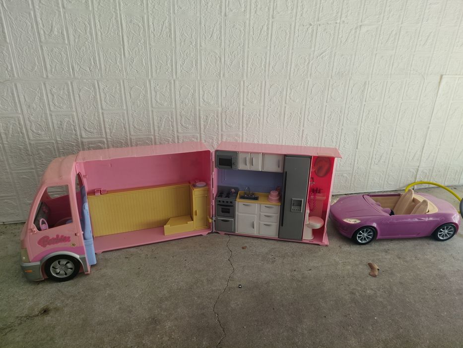 Dois carroa da barbie