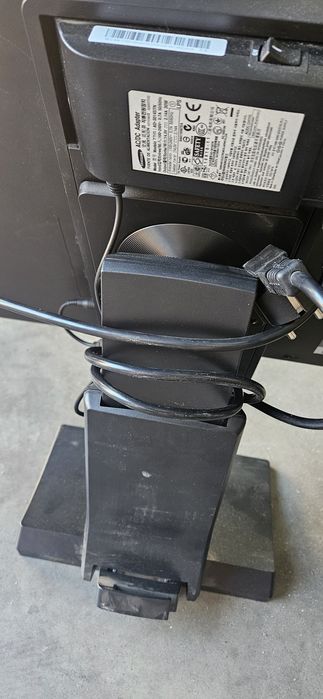 Monitory używane LCD łącznie ok 8 szt - sprawne
