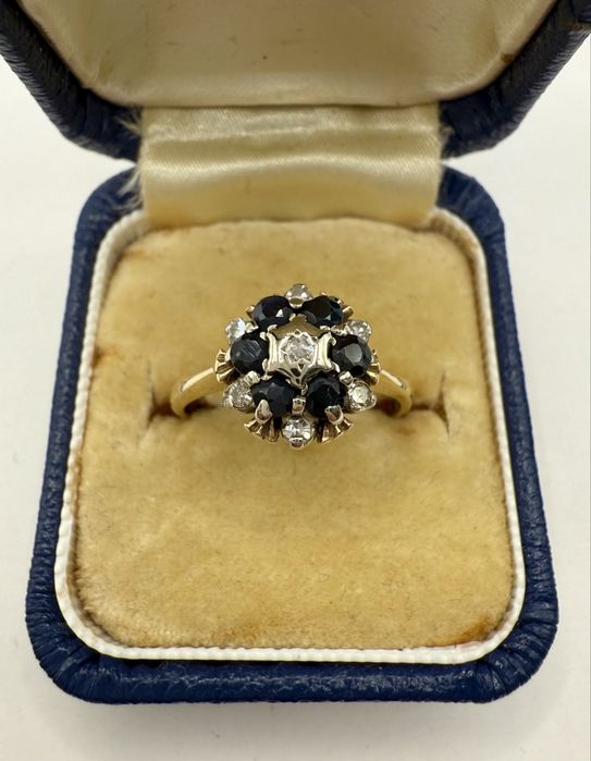 Złoty pierścionek z szafirami 0,60ct i diamentami 0,10ct