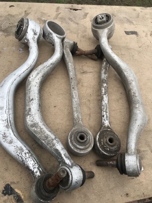 Передние рычаги е39