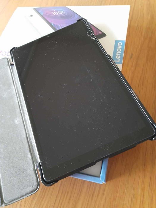 Tablet LENOVO Tab M8 4th Gen + Capa – Ecrã Partido (inoperacional)