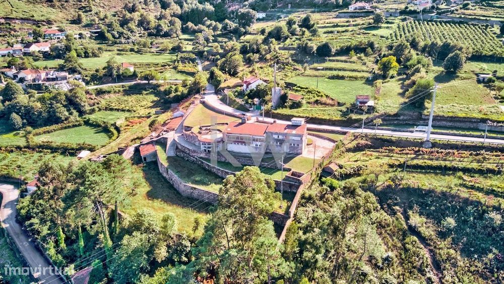 Moradia T4 Projetada pelo Ilustre Arquiteto Oscar Niemeyer em Chaviãe