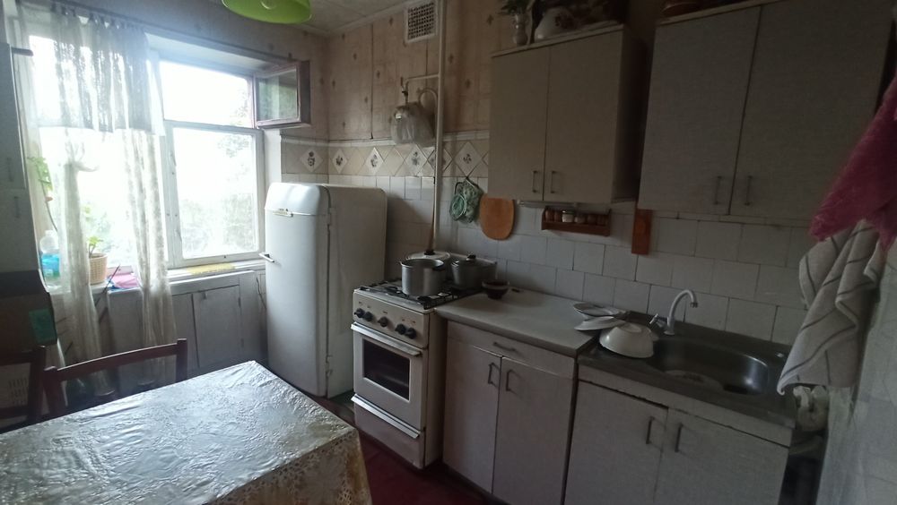 Продам 3-к. квартиру (чешку) возле Самолёта!