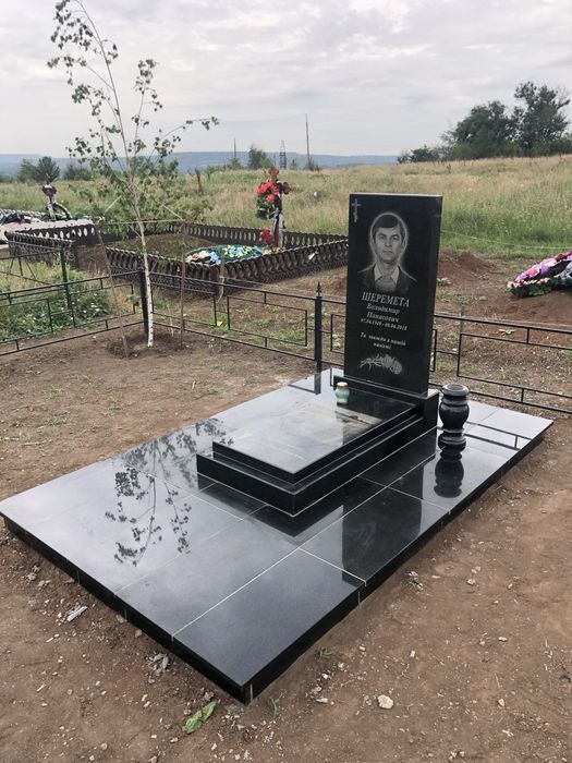 Памятники из гранита от 8000грн.