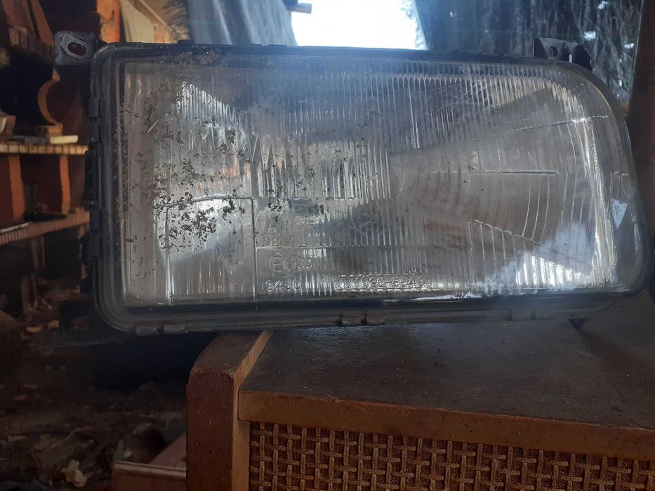 Vendo farois dianteiros de renault 19