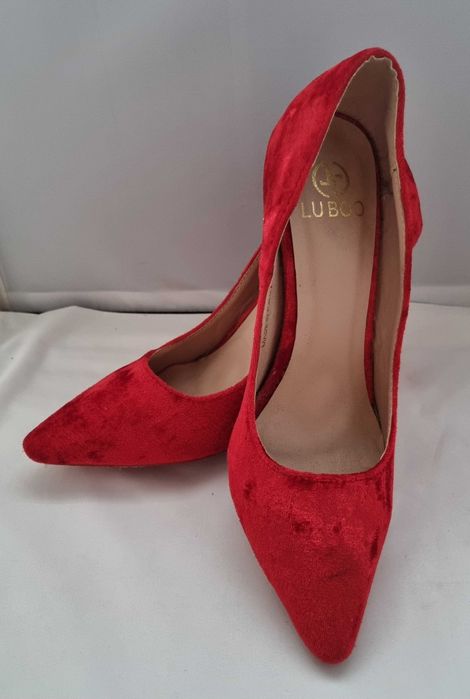 Nowe czerwone szpilki