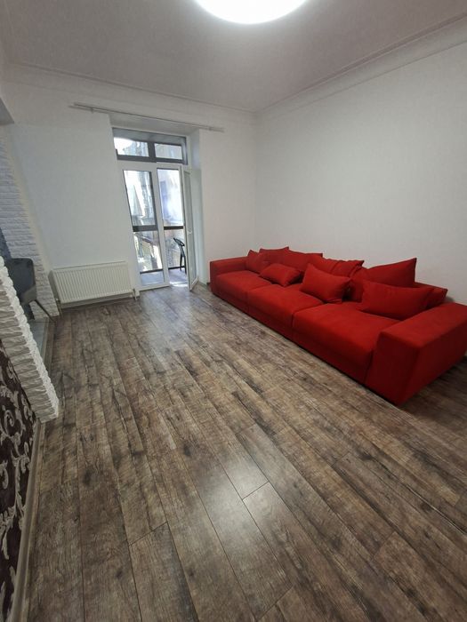 Продам трикімнатну"сталінку"