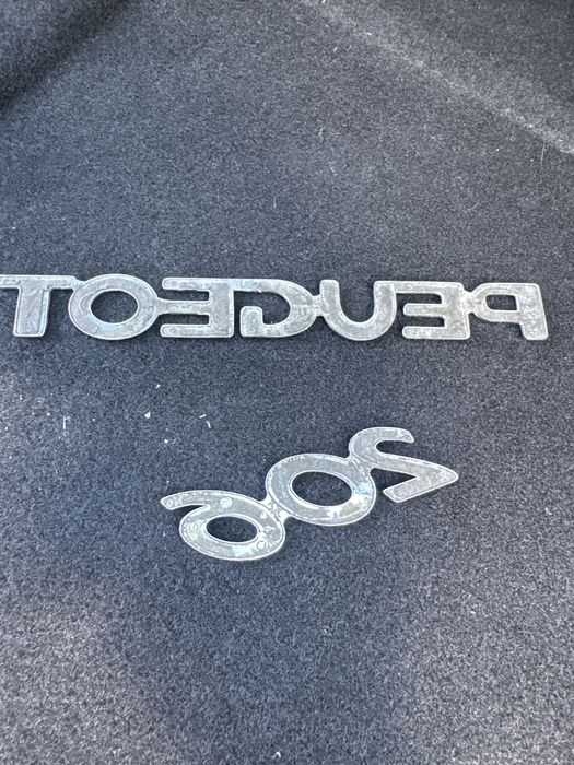 Emblemat Znaczek klapy bagaznika Peugeot 206