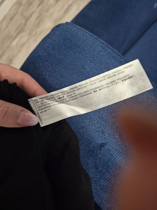 Sukienka codzienna Dafne maxi czarna z viskozą Mango rozmiar M