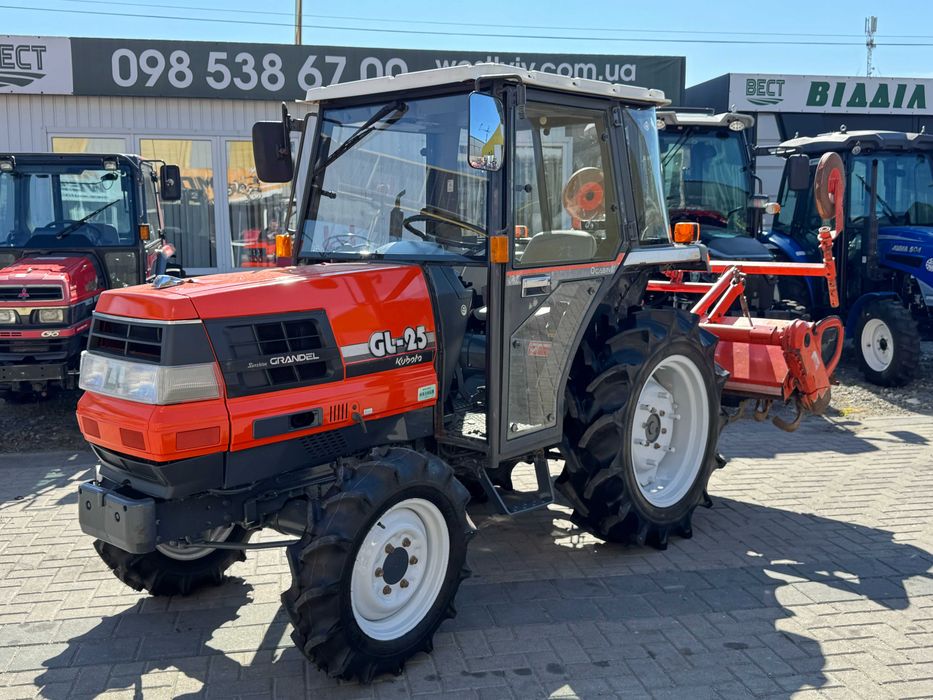 Японський трактор, міні трактор Kubota GL 25 з кабіною + фреза