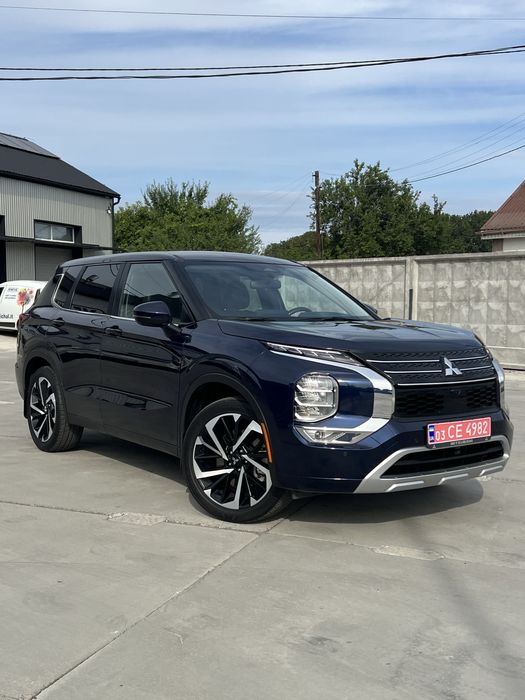 Mitsubishi Outlander SE 2022 рік