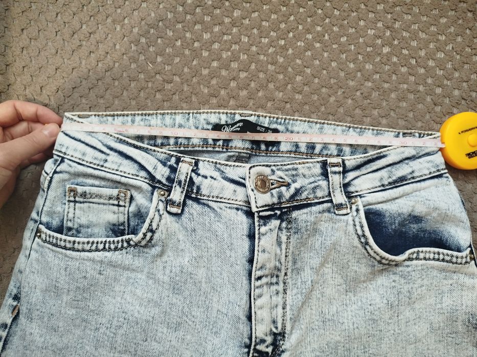 Продам світлі джинси Mom.
Стильні джинси у модному фасоні mom, з ви