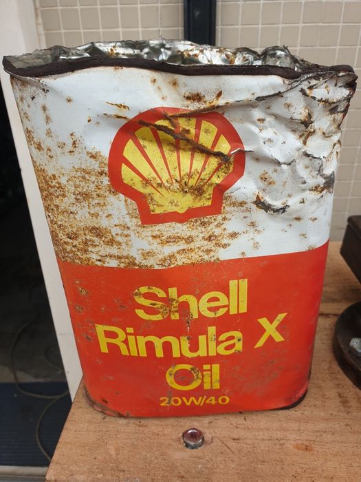 Lata antiga da shell