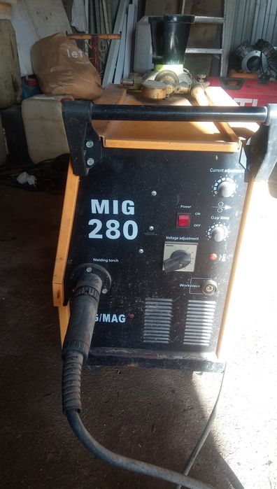 Semiautomática como nova o rolo de fio ainda é o mesmo da compra quase não foi usada