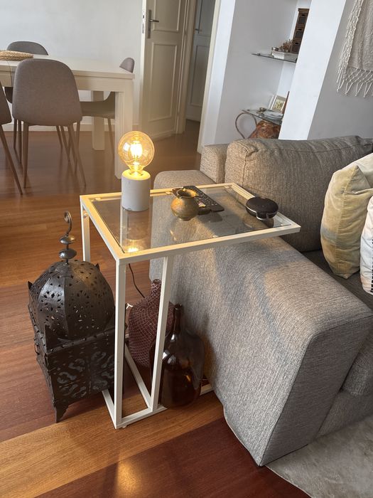 Mesa de apoio sala, sofá, portátil