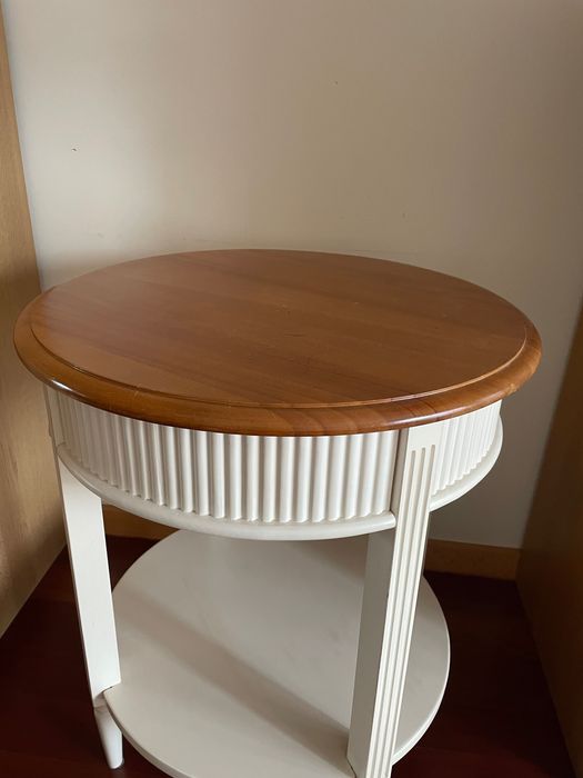 Mesinha de apoio como nova.