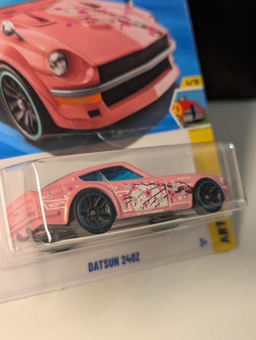 Подарунковий набір 14 лютого hot wheels datsun 240z sakura сакура