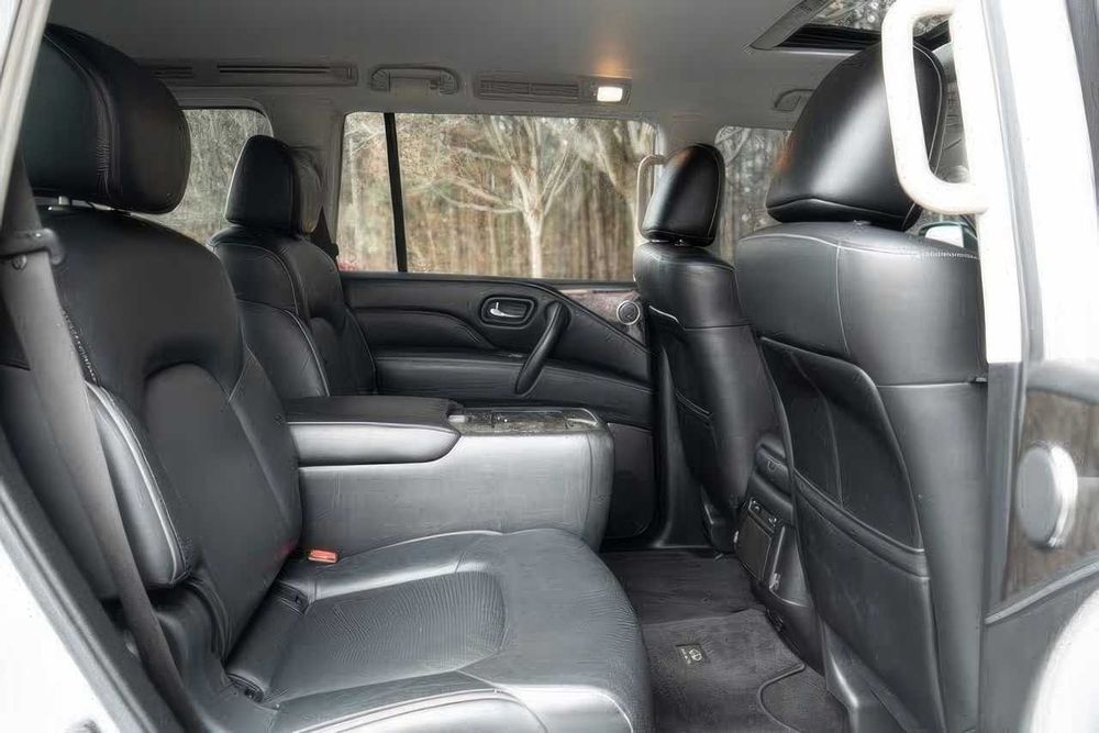 Infiniti QX80      2021