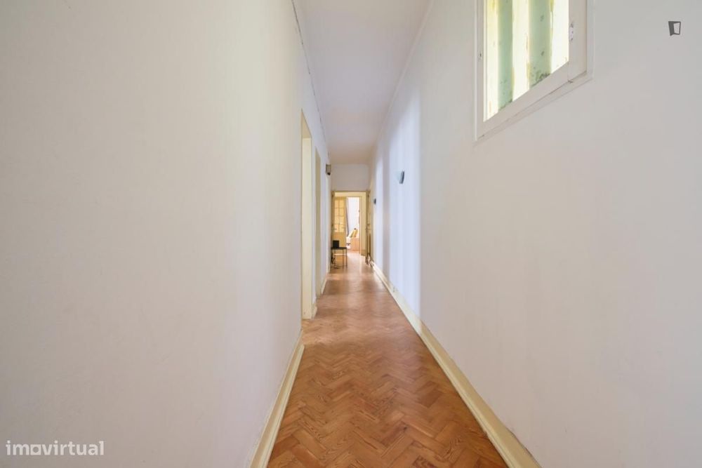 Quarto - localizado em Entrecampos Lisbon