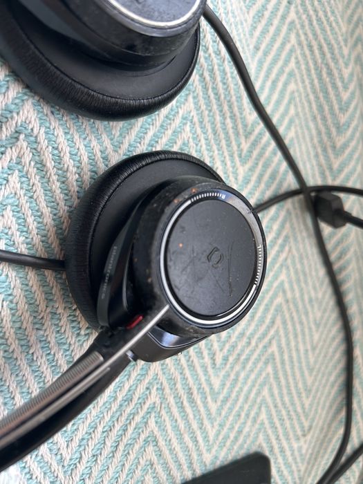 Plantronics headset voyager focus uc mais base