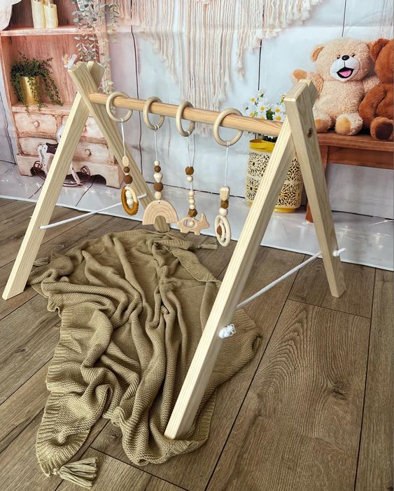 Stojak edukacyjny, baby gym, naturakbe drewno bez zawieszek Busko