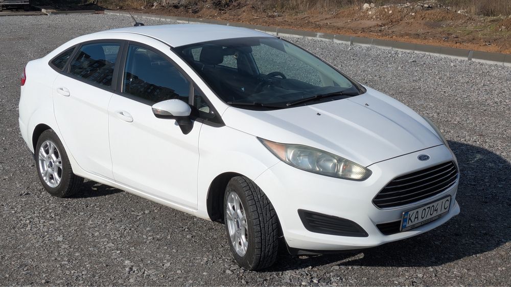 Ford Fiesta 2015 року седан