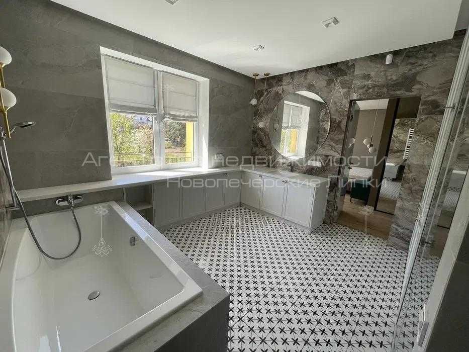 Продаж триповерхового таунхауса 290м2 в Козині КМ Montana Village