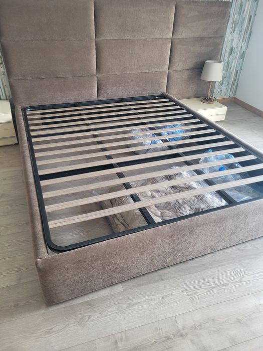 Cama casal  + mesinhas cabeceira