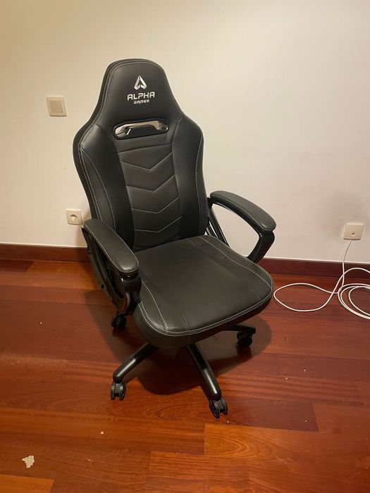Cadeira de gaming Alpha Gamer – como nova