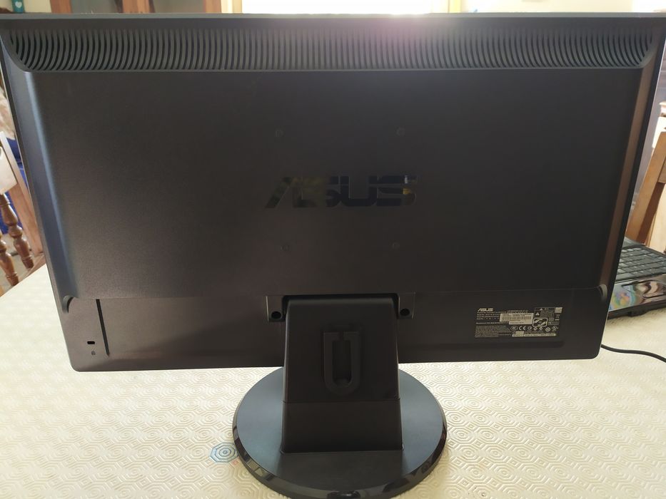 Monitor ASUS VW246 Full HD avariado para reparação ou peças