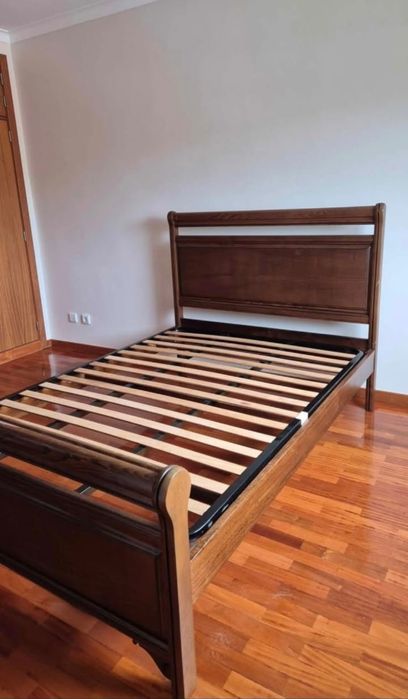 Cama com mesinhas madeira maciça
