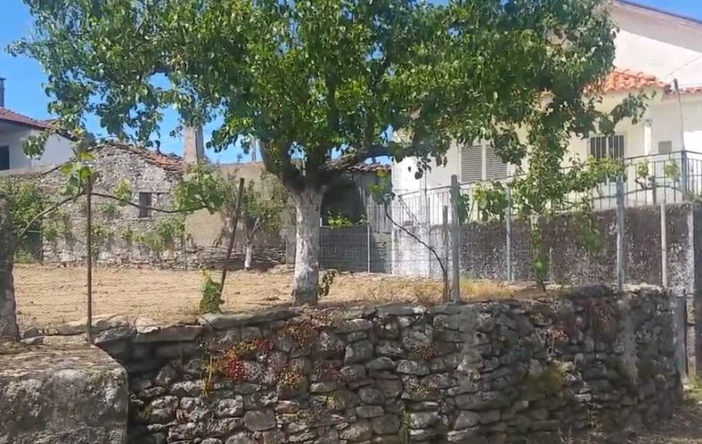 Casa em granito para restaurar