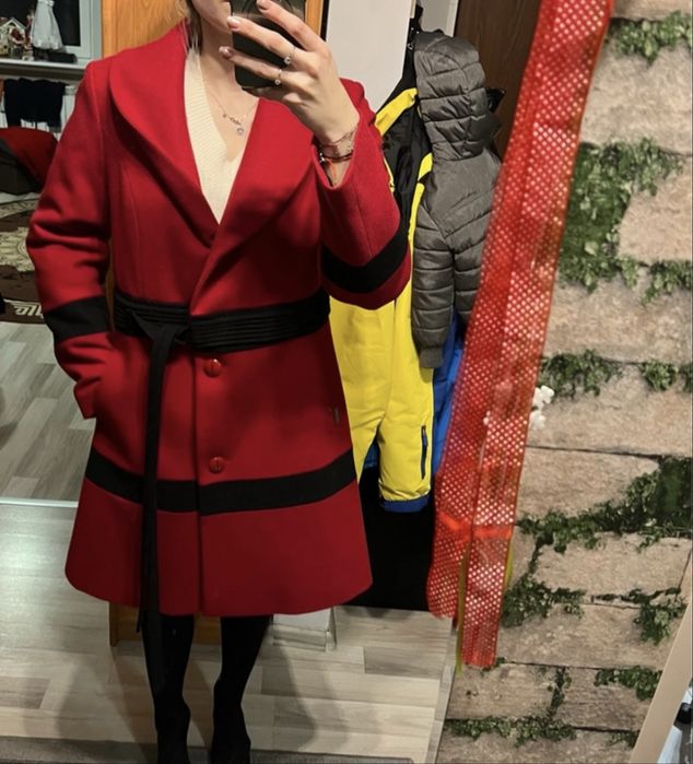 Płaszcz zimowy czerwony