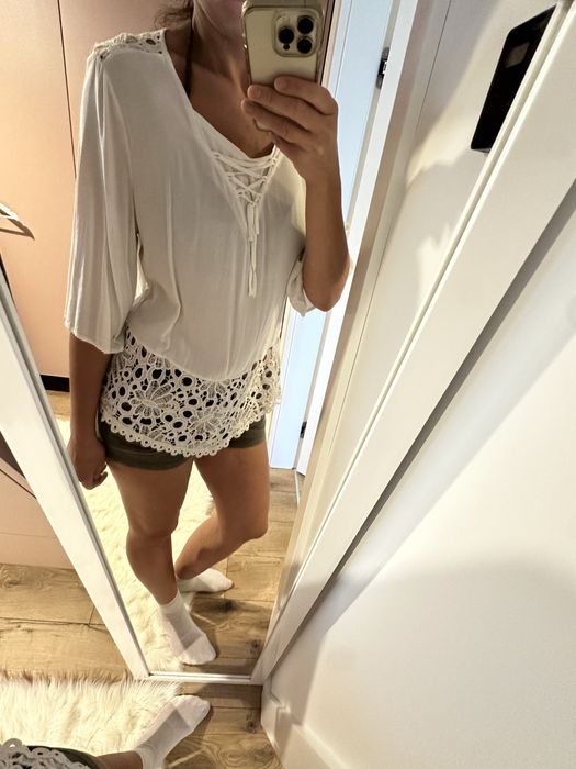 Biała ażurowa tunika