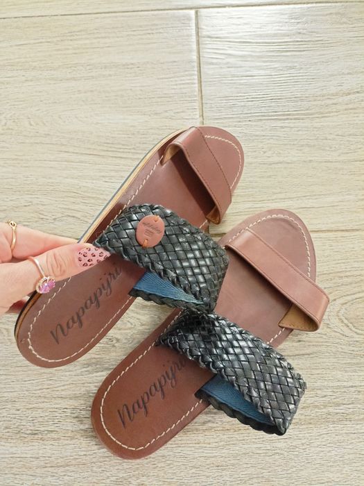 Nowe skórzane sandałki camel