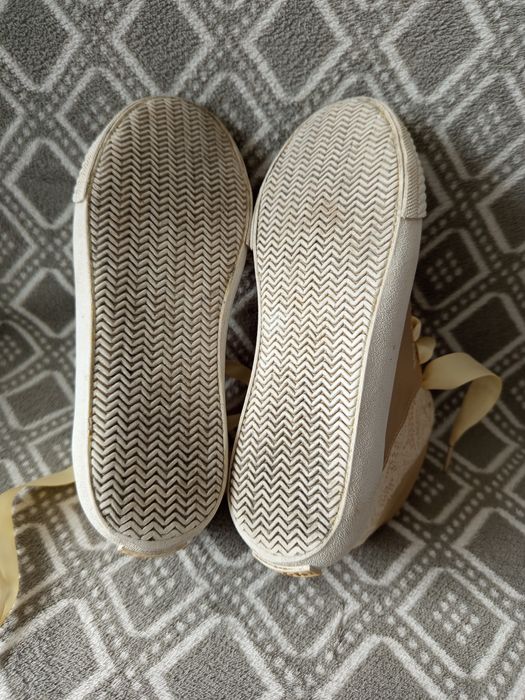 Buty jesienne Guess, na jesień, złote