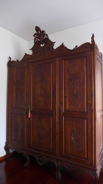 Quarto completo com oferta de candeeiros, estrado e colchão. Estilo D. João V