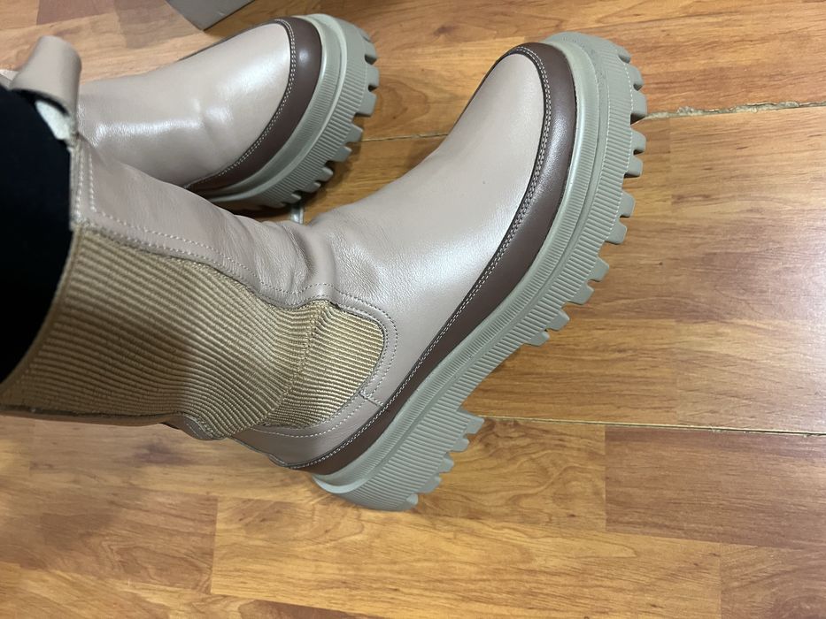 Жіночі зимові челсі на платформі з еластичними вставками з боків шкіра