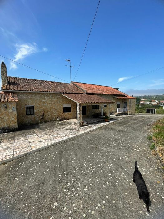 Moradia T4+ em zona de natureza e sossegada  com terreno