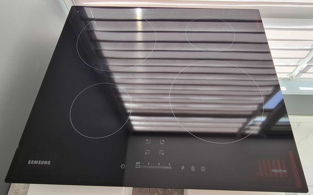 Продаю индукционную варочную панель SAMSUNG состояние б/у рабочая