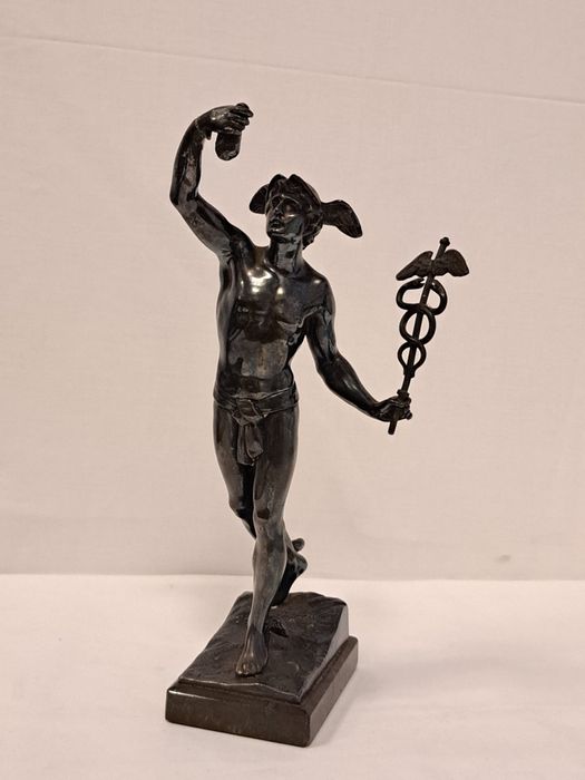 Escultura em bronze (mercurio voador)r