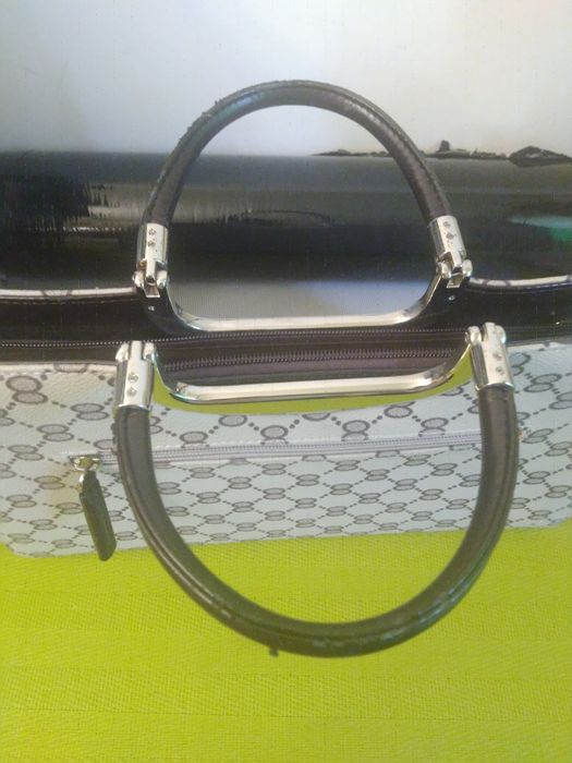 Szara torba do ręki