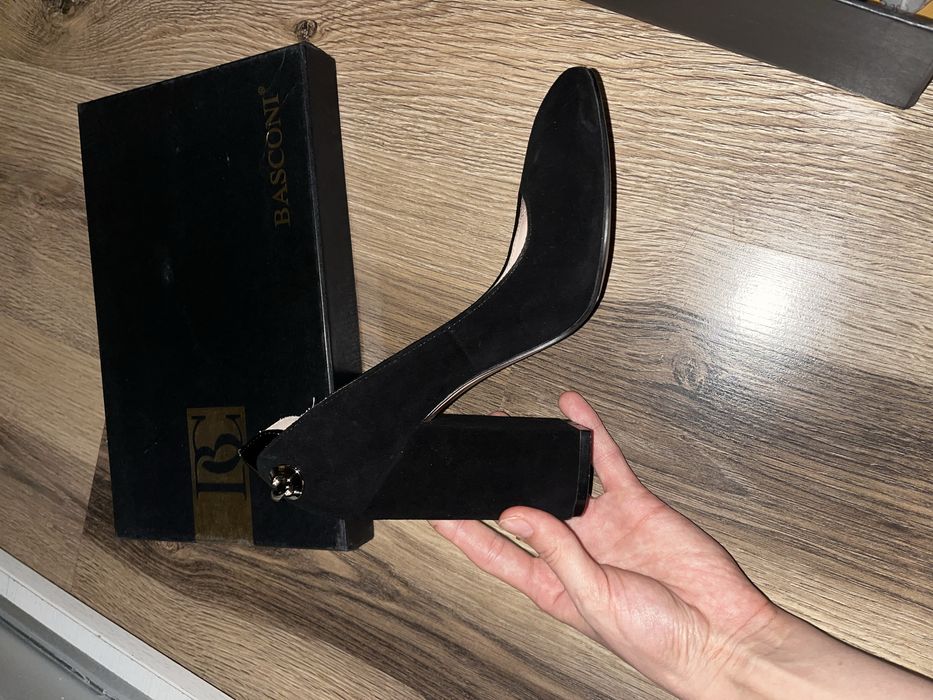 Жіноче взуття замша бренд.