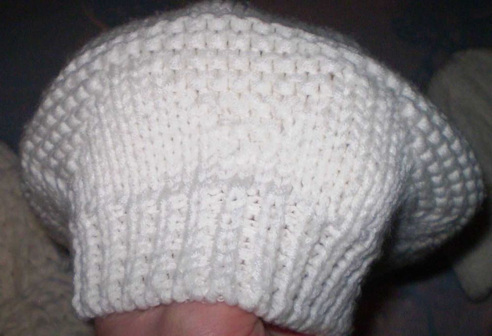 Шапки на холодный период разные.Балаклава пр-во Польша.  Недорого.