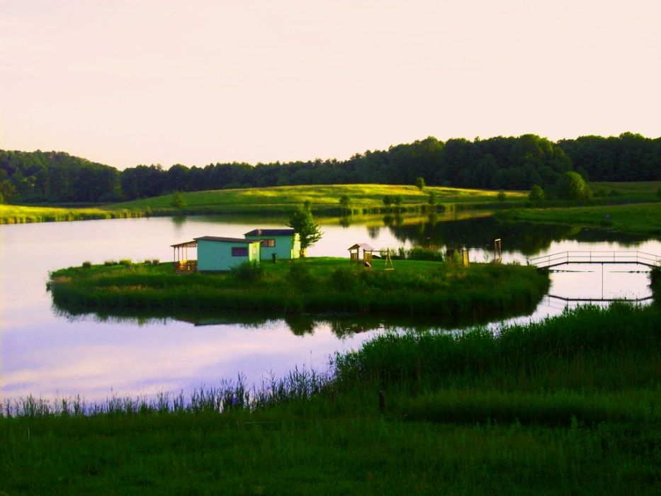 Domki na wyspie na Mazurach Garbatych. Noclegi, Mazury, łowisko