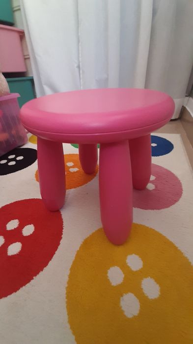 Banco Infantil IKEA Cor-de-Rosa + Almofada em Forma de Donut