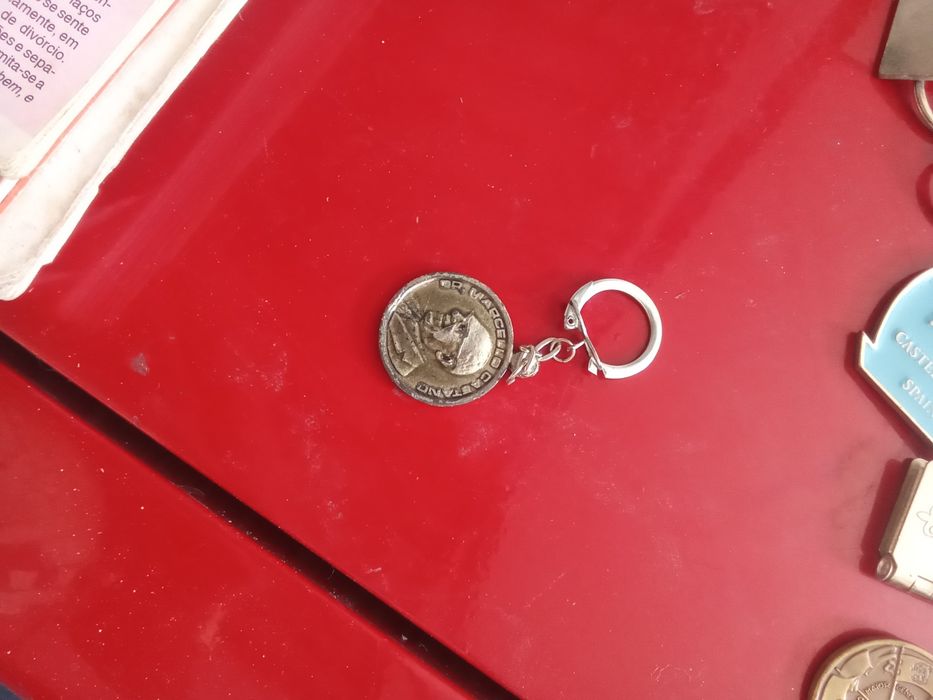 Porta chaves de coleção! Licor Beirão Radio Saturno Seguro Bonança